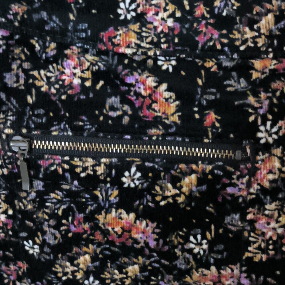 Black floral mini skirt - Picture 3 of 4
